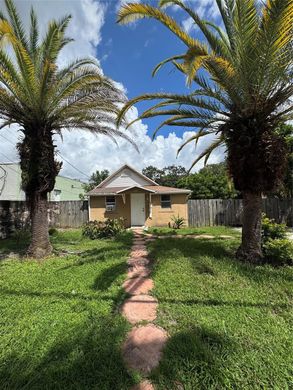 Villa in Hallandale Beach, Broward County