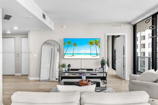 マイアミ, Miami-Dade Countyのアパートメント・コンプレックス