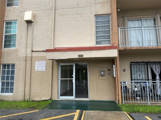Complexes résidentiels à Miami, Comté de Miami-Dade