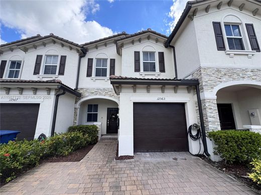 Townhouse in North Miami, Miami-Dade