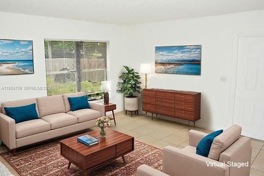 Residential complexes in Delray Beach, Palm Beach