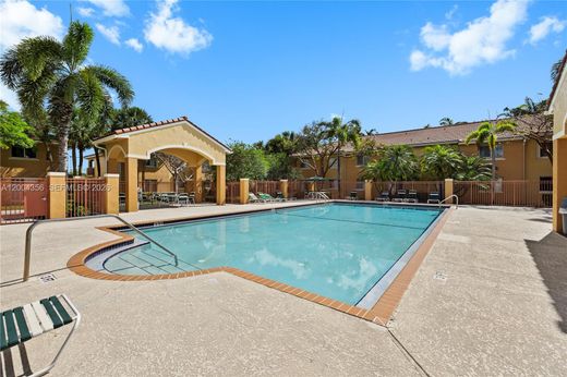Residential complexes in Pembroke Pines, Broward County