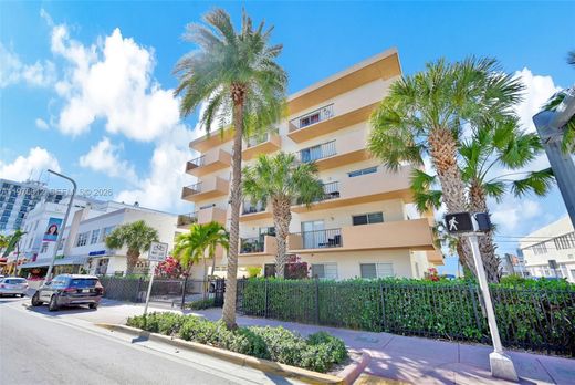 Residential complexes in Miami Beach, Miami-Dade
