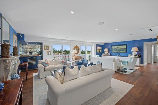 Residential complexes in Palm Beach, Florida