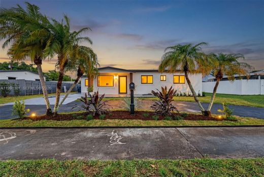 Villa in Unincorporated Dade County, Florida