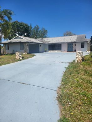 Villa Port Saint Lucie, Saint Lucie County