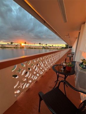 公寓楼  Hallandale Beach, Broward County