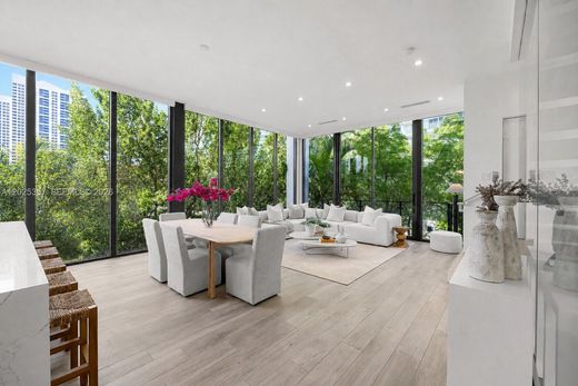 Residential complexes in Miami Beach, Miami-Dade