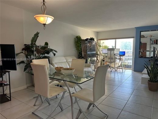 Residential complexes in Sunny Isles Beach, Miami-Dade