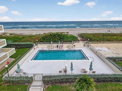 Residential complexes in Palm Beach, Florida
