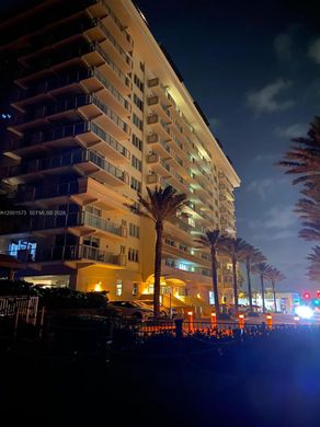 Wohnkomplexe in Surfside, Miami-Dade County