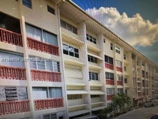 Residential complexes in Hallandale, Broward County