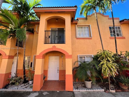 Townhouse in Hialeah Gardens, Miami-Dade