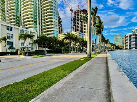 Residential complexes in West Palm Beach, Palm Beach