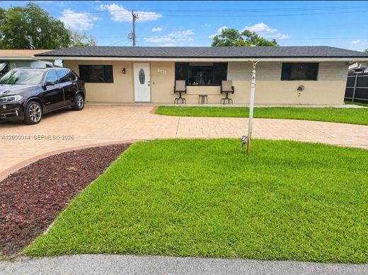 Villa - Pembroke Pines, Broward County