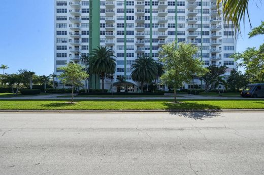 Residential complexes in North Miami, Miami-Dade