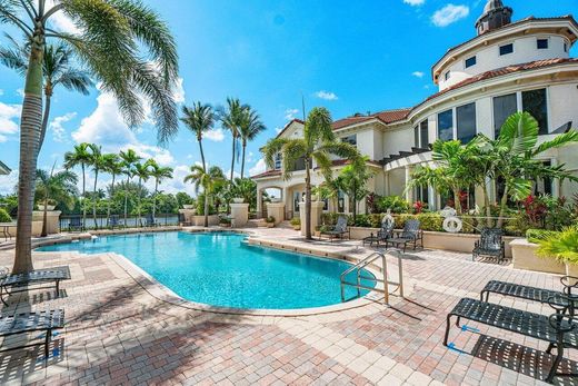 Residential complexes in Boynton Beach, Palm Beach