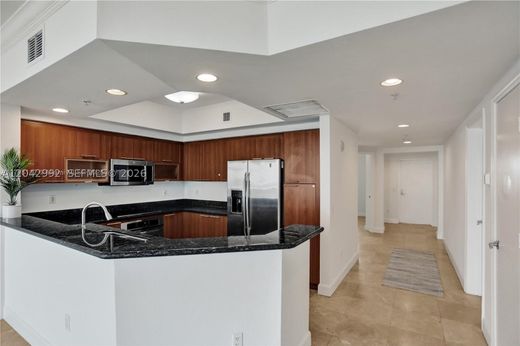 Residential complexes in North Miami, Miami-Dade