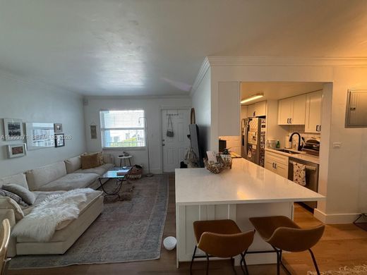 Residential complexes in Miami Beach, Miami-Dade