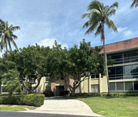 Residential complexes in Palm Beach Gardens, Palm Beach