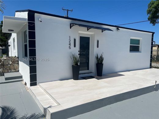 Villa in Opa-locka North  (historical), Miami-Dade