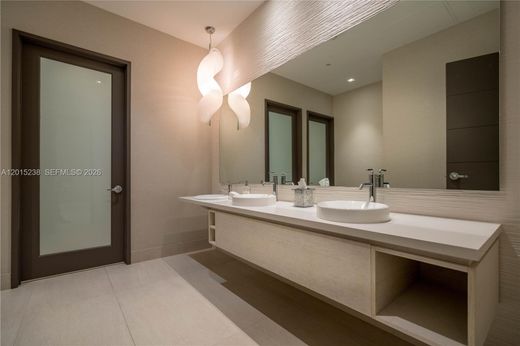 Residential complexes in North Miami Beach, Miami-Dade