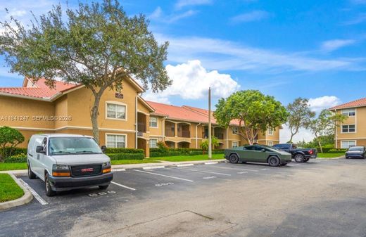 公寓楼  Pembroke Pines, Broward County