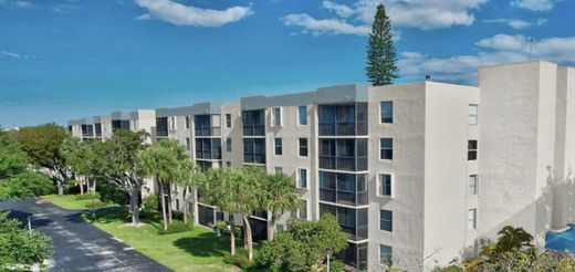 Residential complexes in Boca Raton, Palm Beach