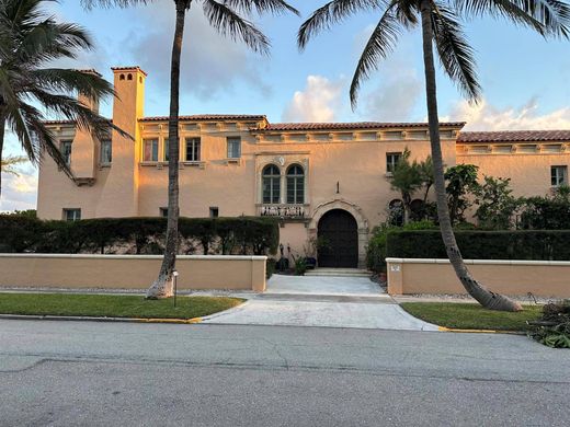 Residential complexes in Palm Beach, Florida