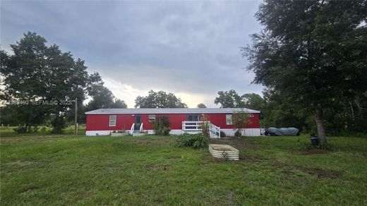 Villa in Lakeland Harbor Mobile Home Park, Polk County