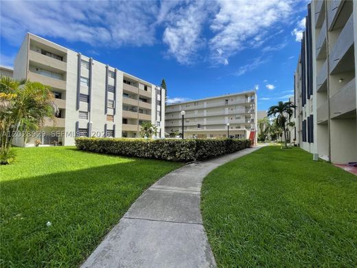 Residential complexes in Hialeah Gardens, Miami-Dade