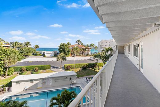 Residential complexes in Palm Beach, Florida