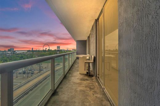 マイアミ, Miami-Dade Countyのアパートメント・コンプレックス