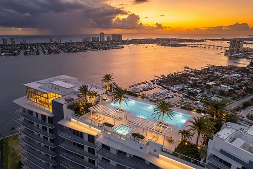 Residential complexes in Lake Park, Palm Beach