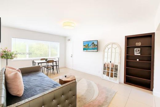 Residential complexes in Bay Harbor Islands, Miami-Dade