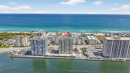 Residential complexes in Hollywood, Broward County