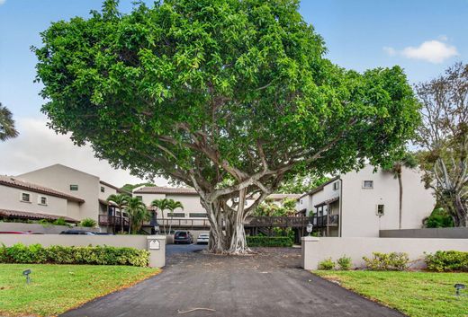 Residential complexes in Boca Raton, Palm Beach