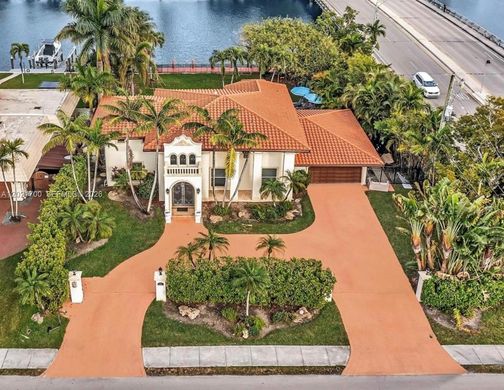 Villa in Hallandale, Broward County