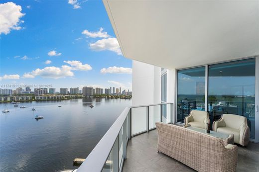 North Miami Beach, Miami-Dade Countyのアパートメント・コンプレックス