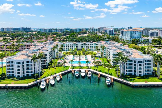 Residential complexes in Boca Raton, Palm Beach