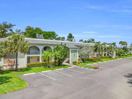 Residential complexes in Coconut Creek, Broward County