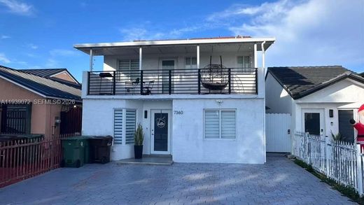 Şehir evi  Hialeah, Miami-Dade County