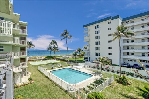 Residential complexes in Lauderdale by the sea, Broward County