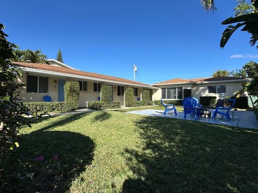 Residential complexes in Palm Beach Shores, Palm Beach