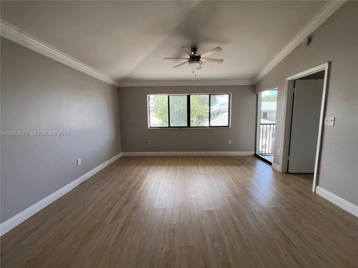 Residential complexes in Fort Lauderdale, Broward County