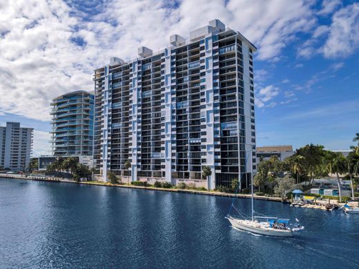 Residential complexes in Fort Lauderdale, Broward County
