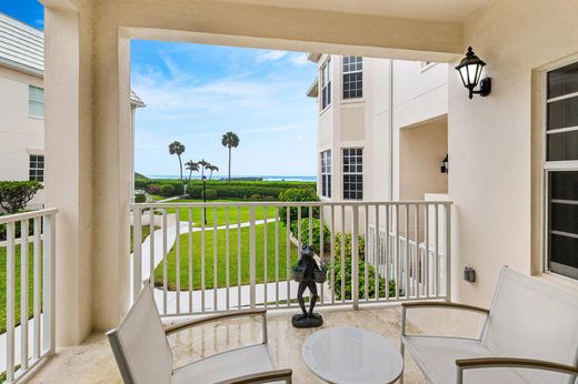 Residential complexes in Ocean Ridge, Palm Beach