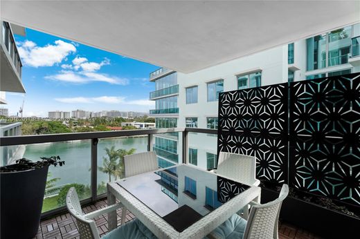 Residential complexes in Bay Harbor Islands, Miami-Dade