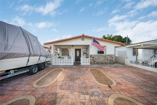 Villa - Hialeah, Miami-Dade County