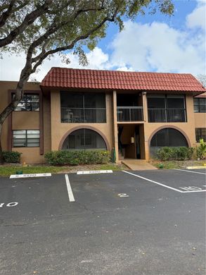 Residential complexes in Sunrise, Broward County